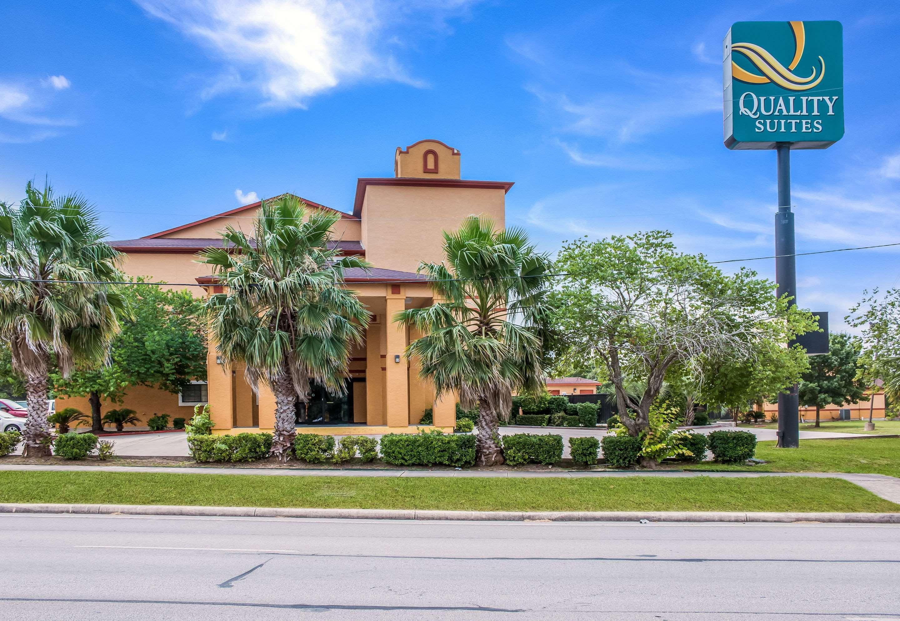 Quality Suites San Antonio Exterior photo