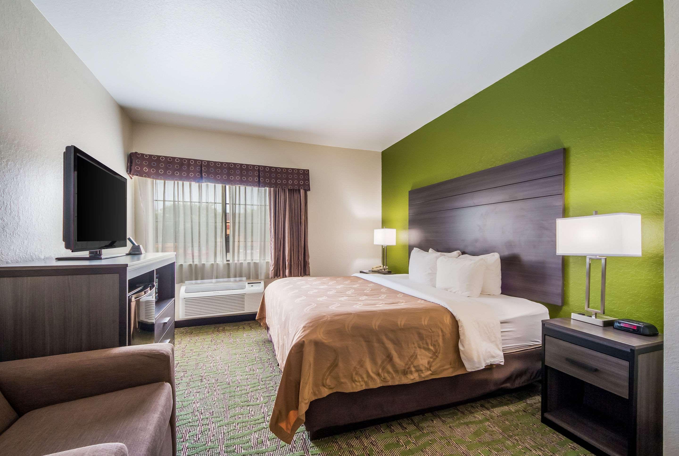 Quality Suites San Antonio Exterior photo