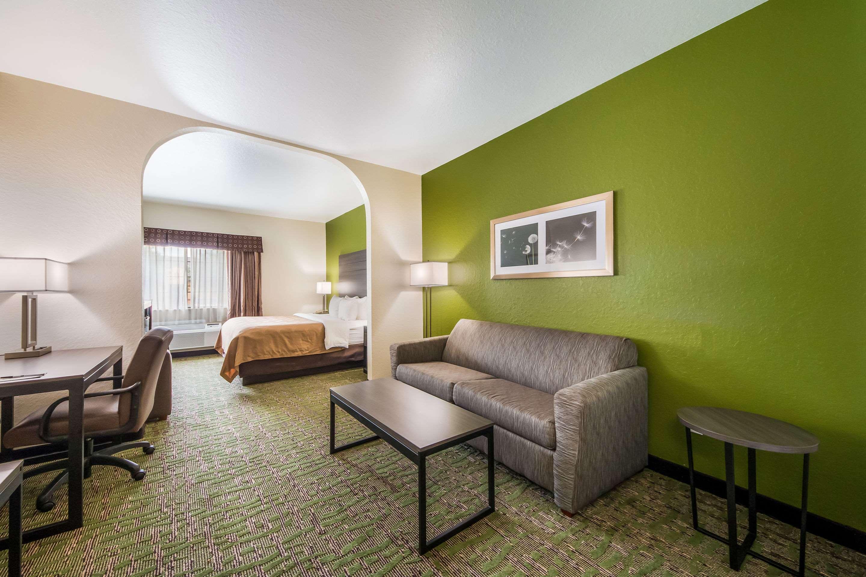 Quality Suites San Antonio Exterior photo