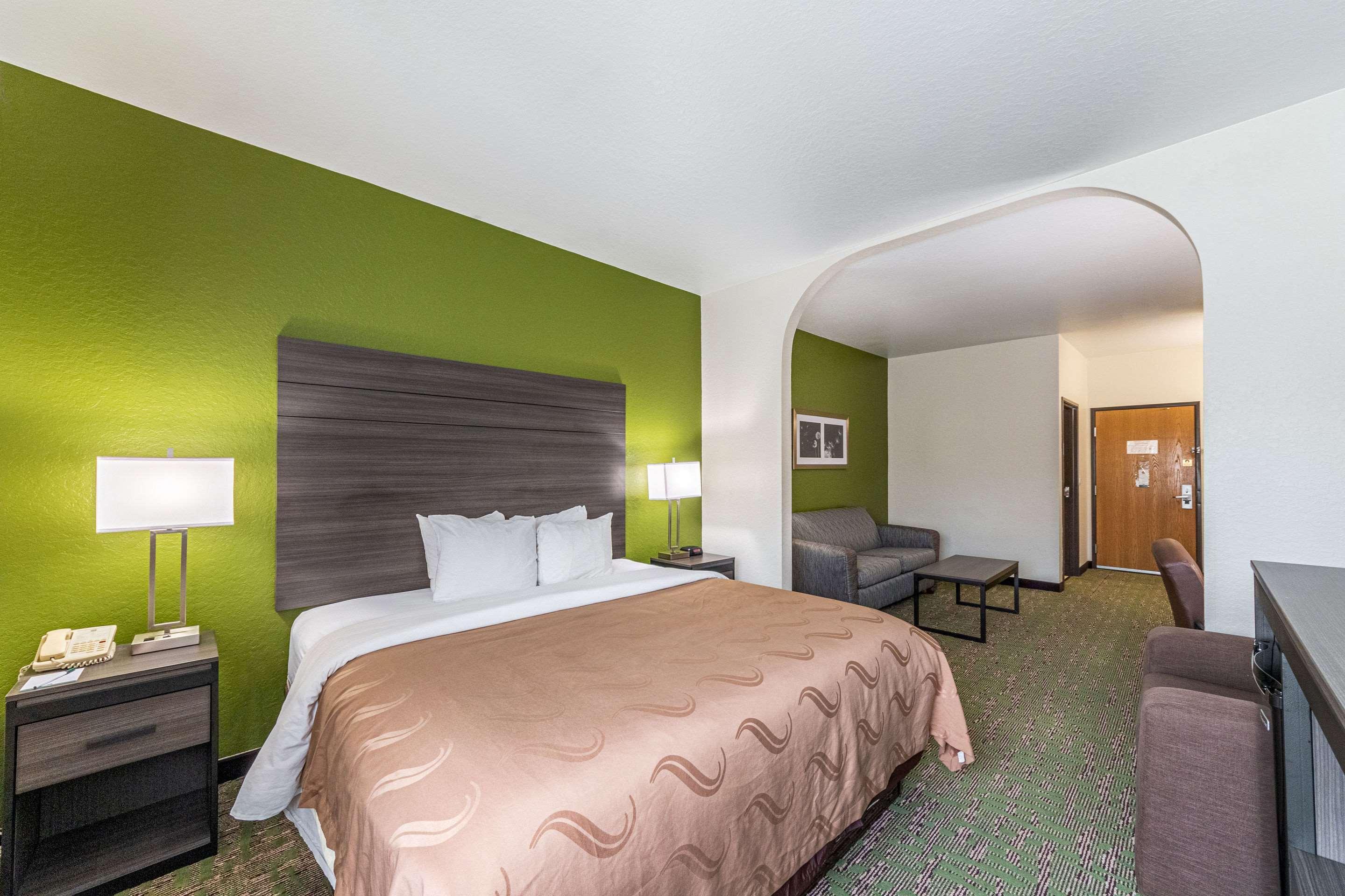 Quality Suites San Antonio Exterior photo