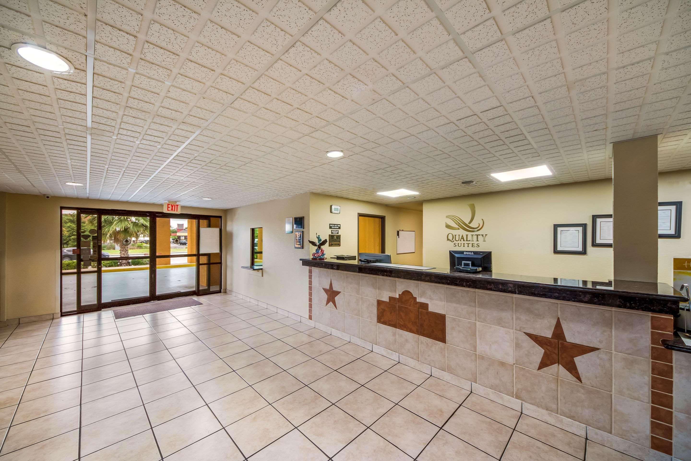 Quality Suites San Antonio Exterior photo