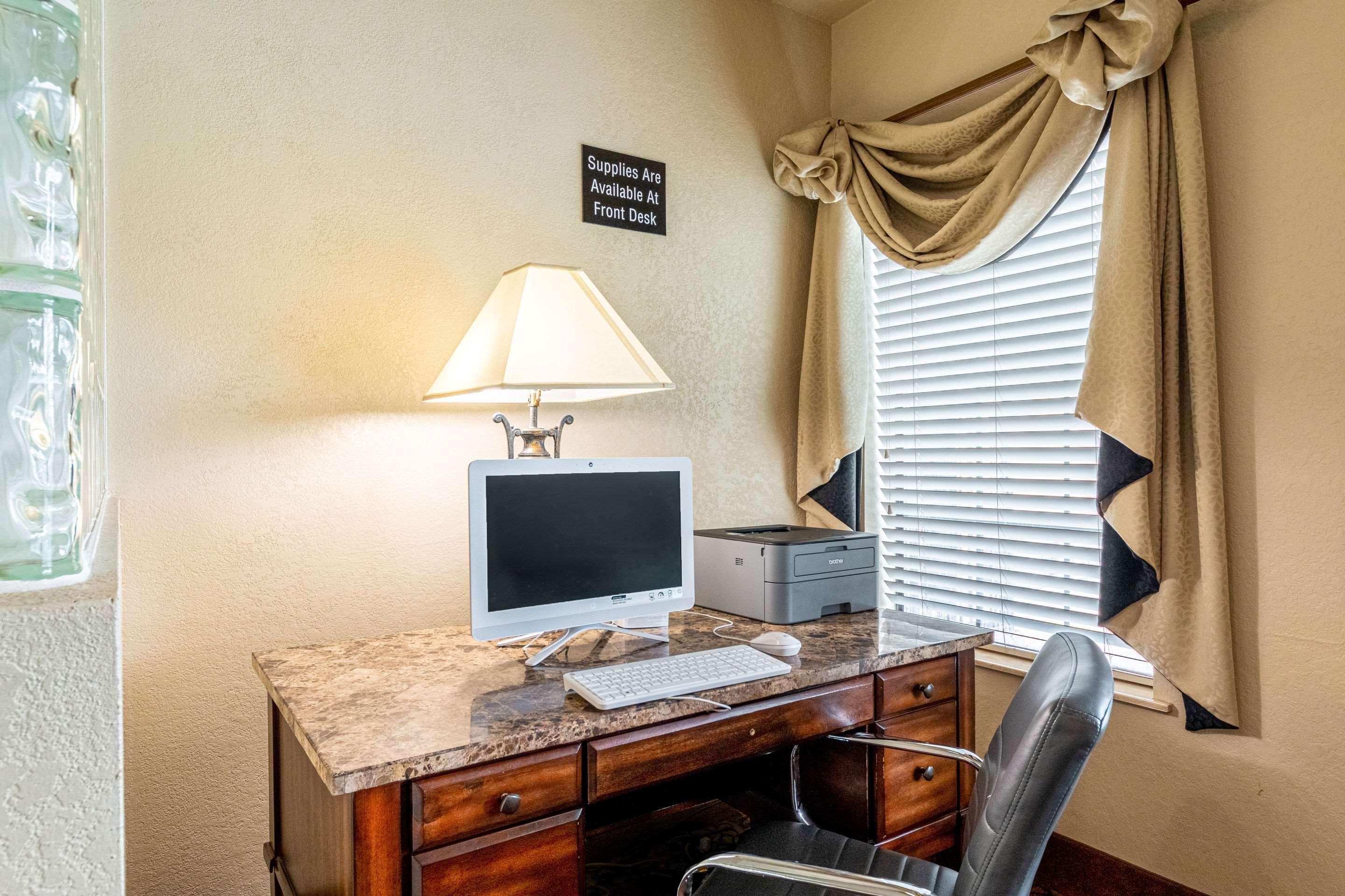 Quality Suites San Antonio Exterior photo