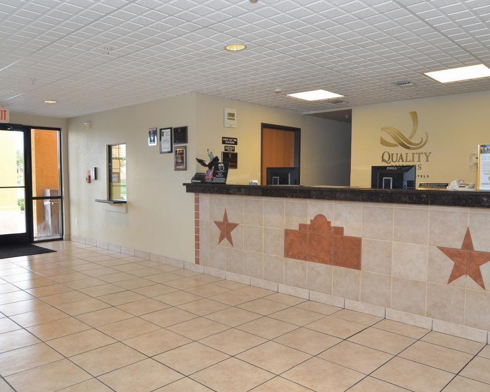 Quality Suites San Antonio Exterior photo
