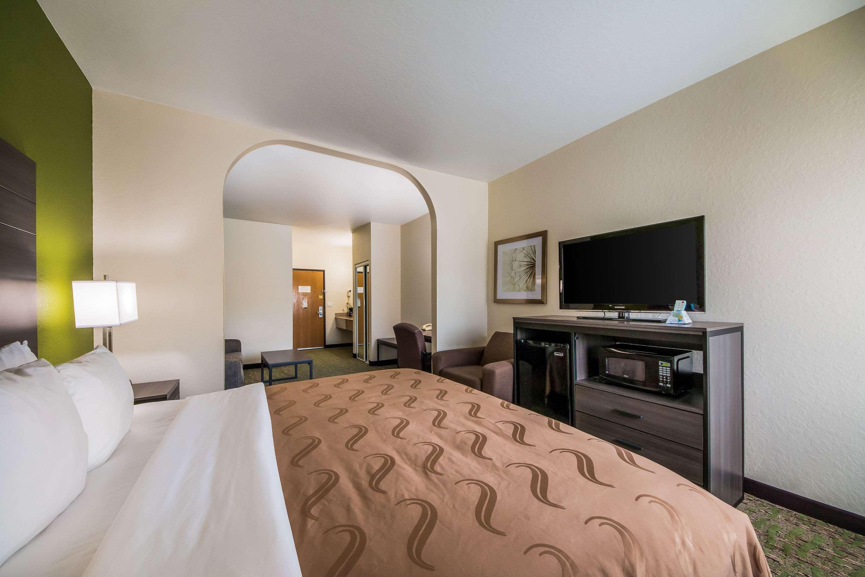 Quality Suites San Antonio Exterior photo