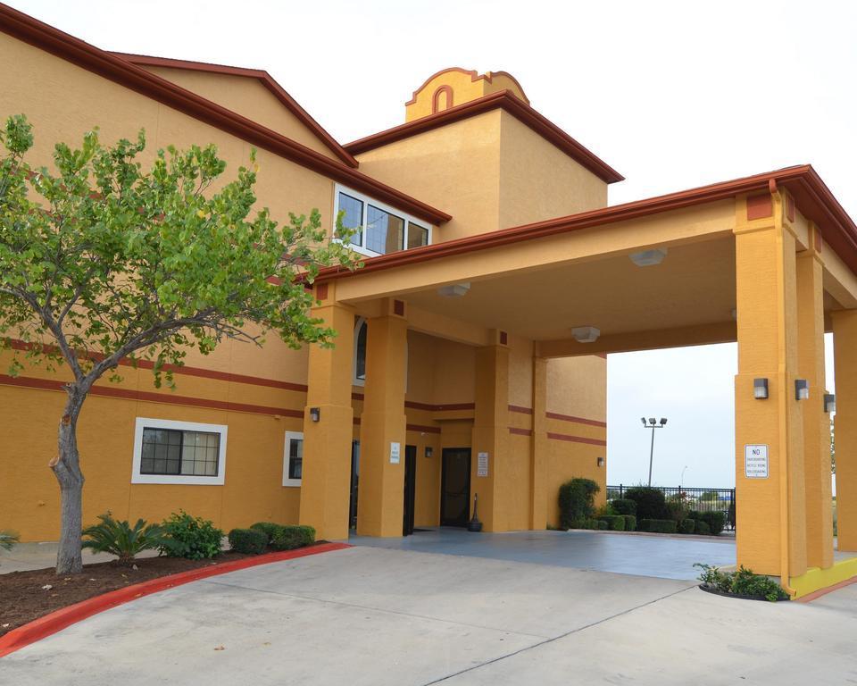 Quality Suites San Antonio Exterior photo