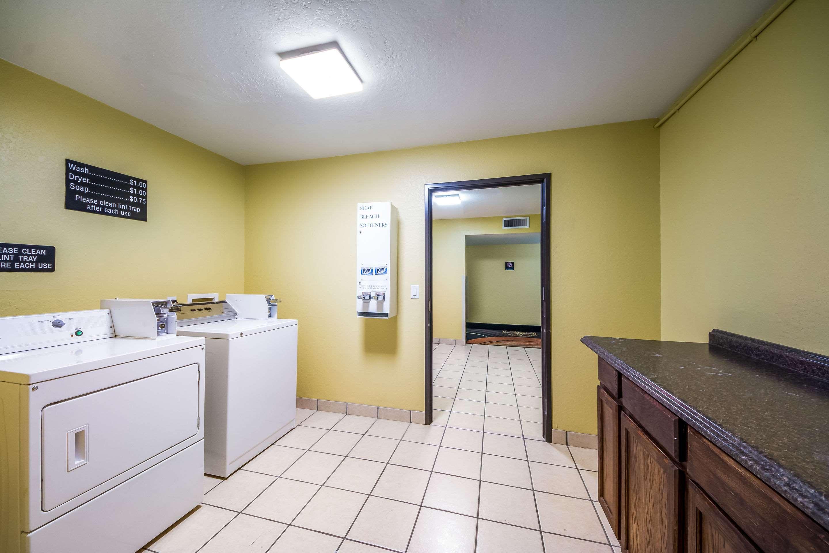 Quality Suites San Antonio Exterior photo