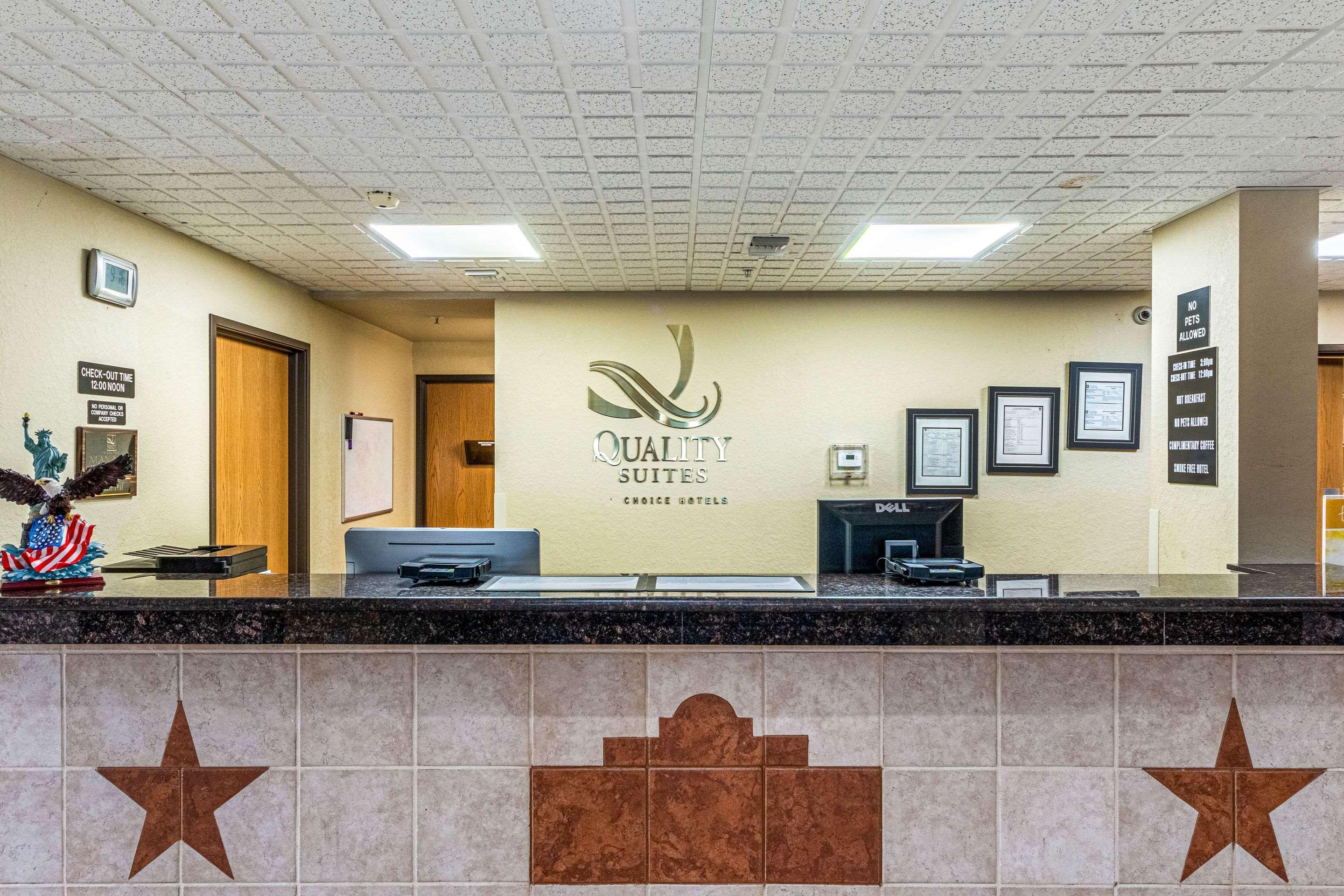 Quality Suites San Antonio Exterior photo