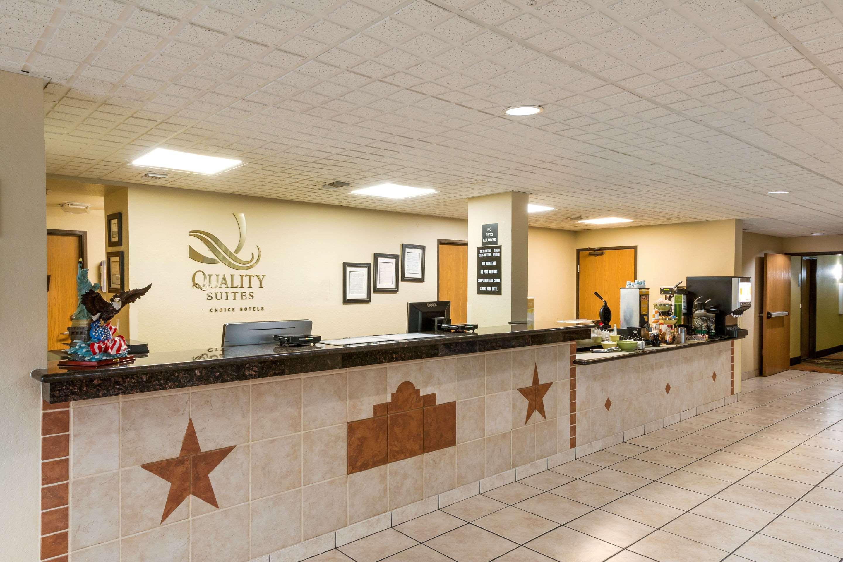 Quality Suites San Antonio Exterior photo