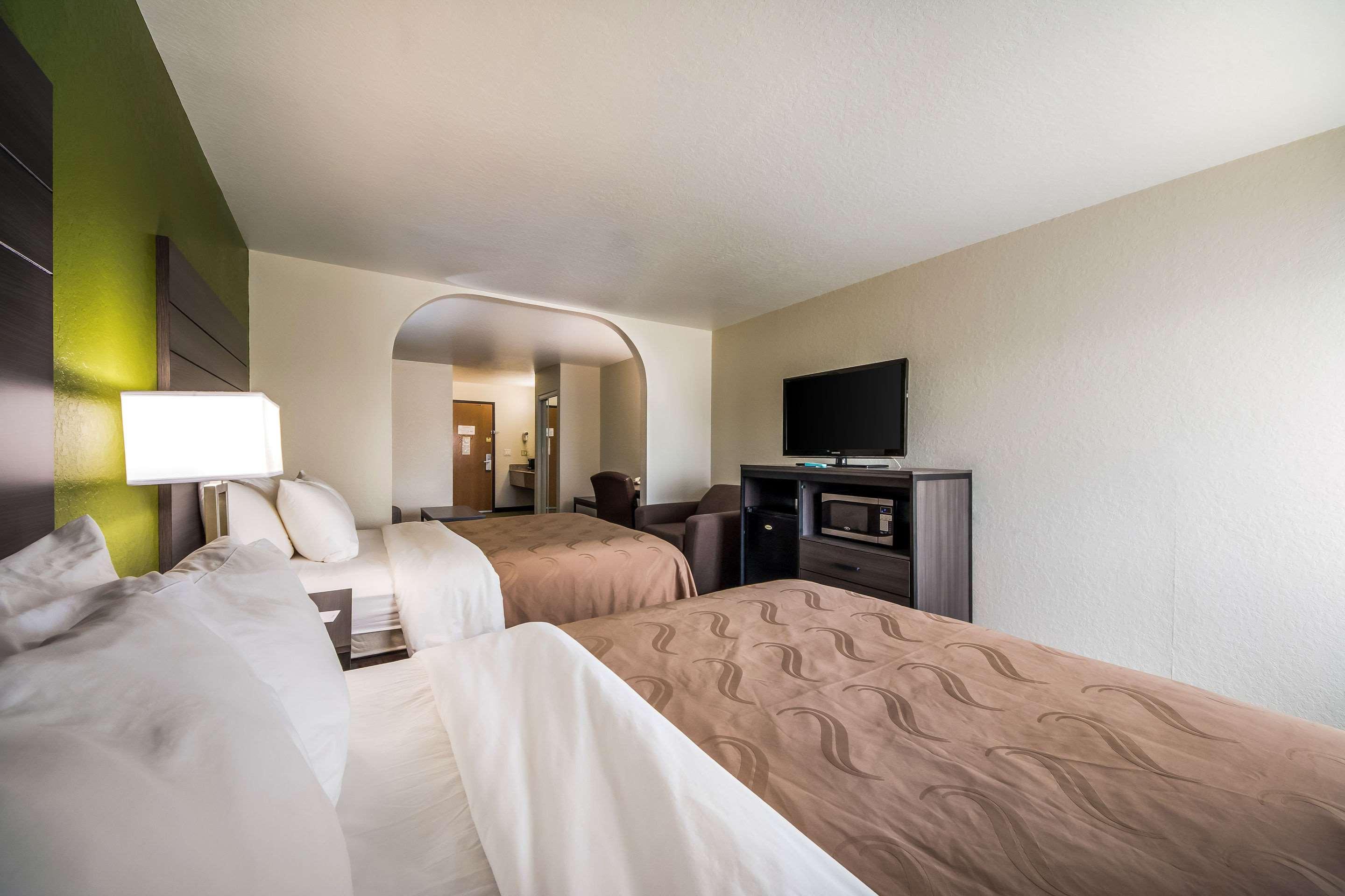 Quality Suites San Antonio Exterior photo