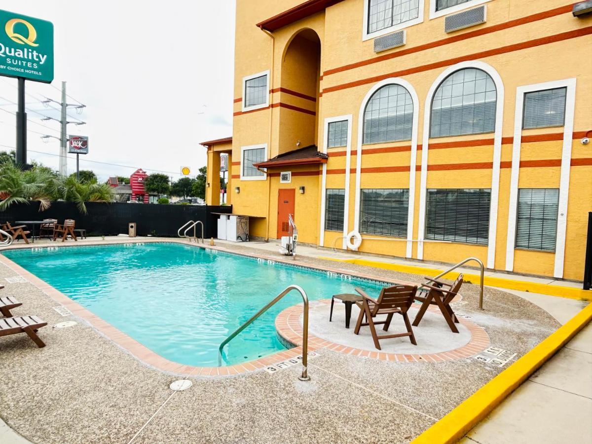 Quality Suites San Antonio Exterior photo