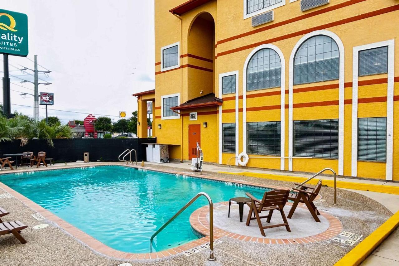 Quality Suites San Antonio Exterior photo