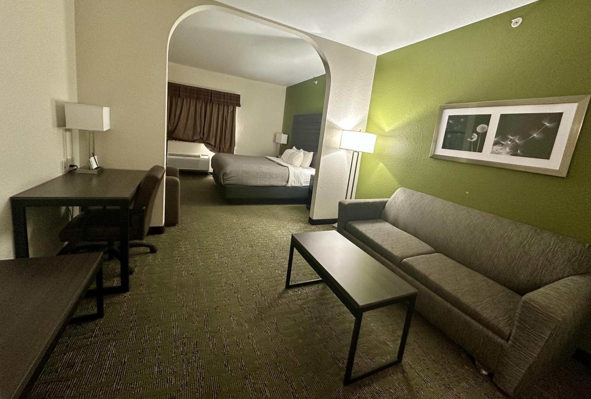 Quality Suites San Antonio Exterior photo