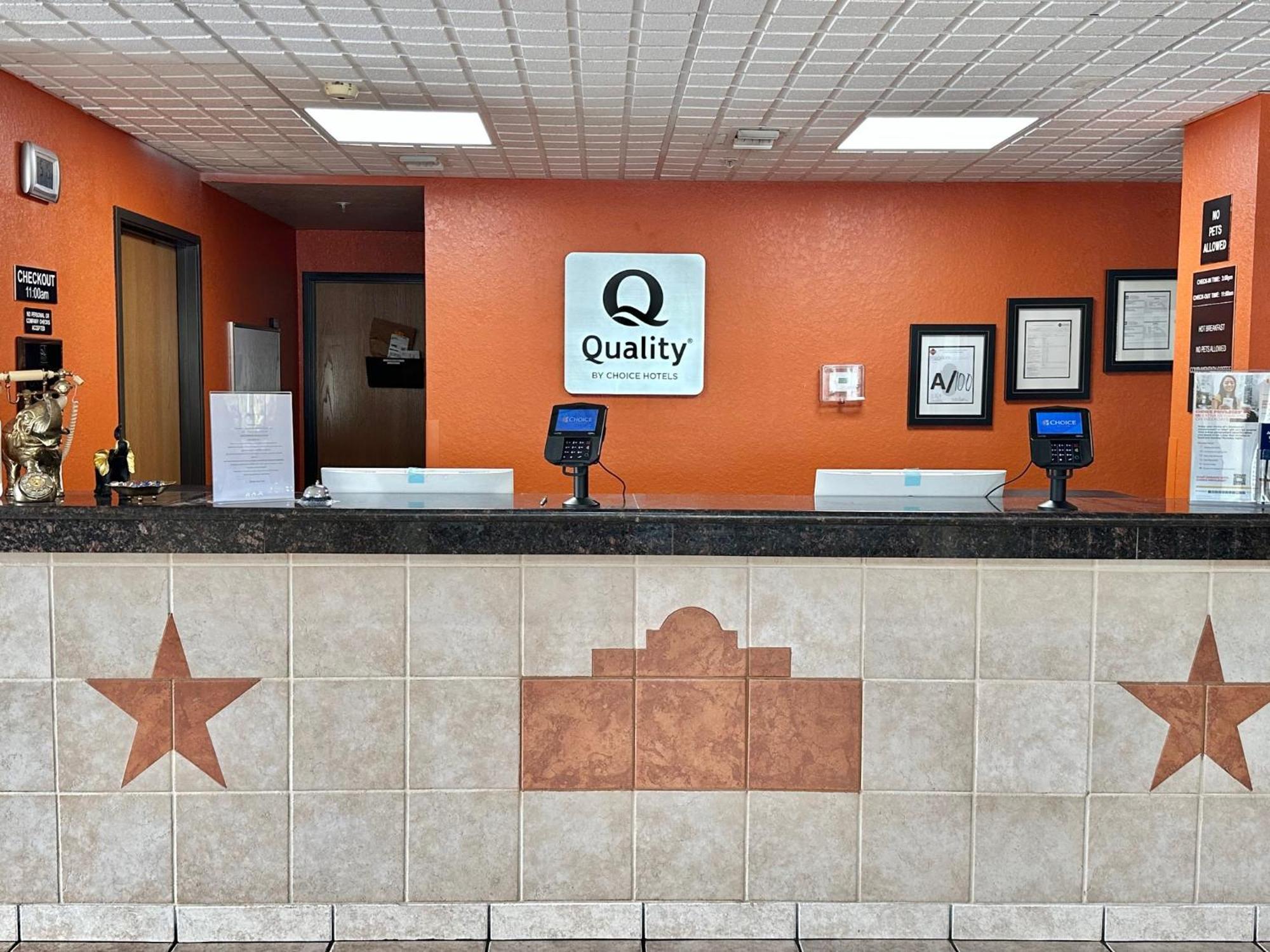 Quality Suites San Antonio Exterior photo