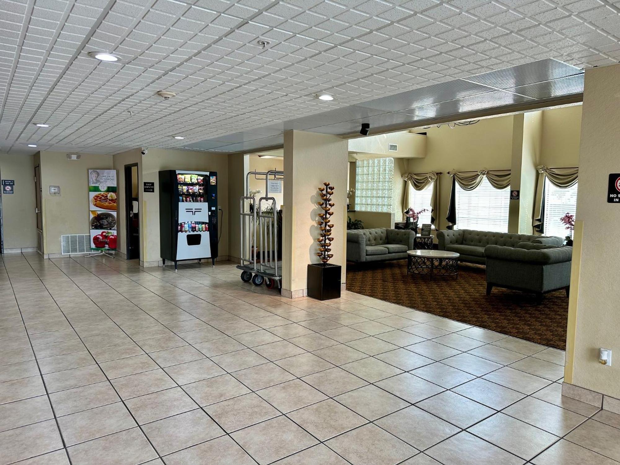 Quality Suites San Antonio Exterior photo